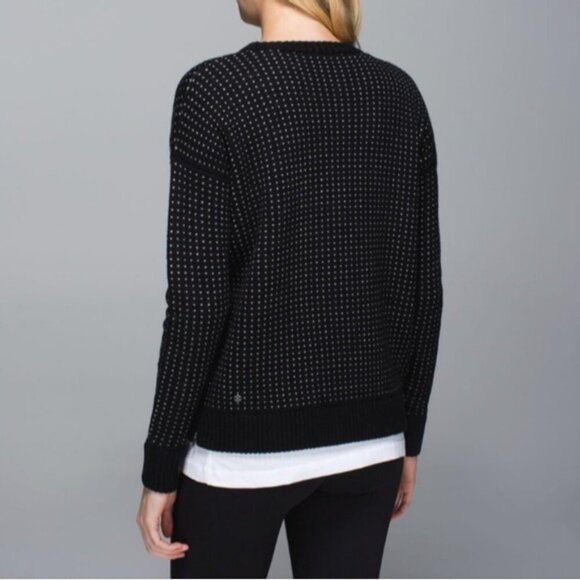 Lululemon Yogi Black and White Crew Sweater Size 6 - Picture 2 of 8